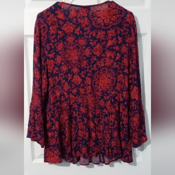 Torrid Red and Blue A-Line Pleated Blouse - Picture 4 of 4